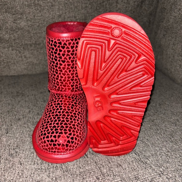 UGG Classic Gel Heart Boot ♥️ - Picture 3 of 3